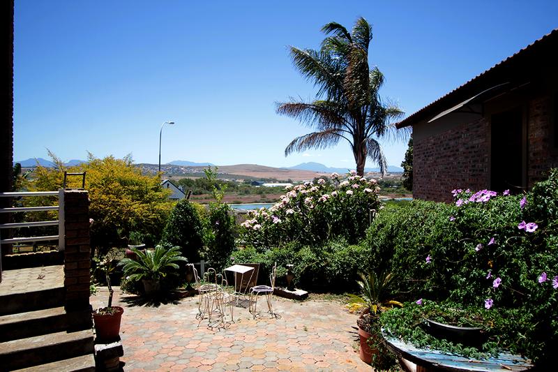 4 Bedroom Property for Sale in Hartenbos Heuwels Western Cape